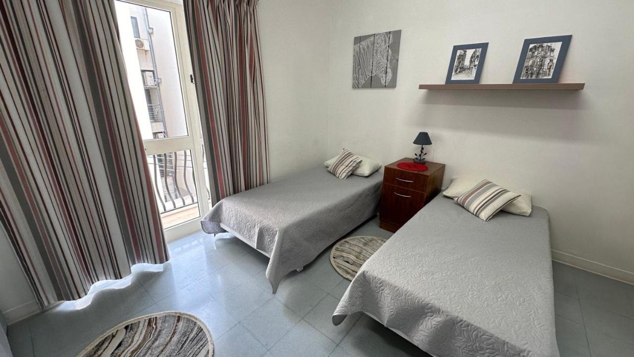 Malta Crown Guesthouse Saint Julian's Екстериор снимка
