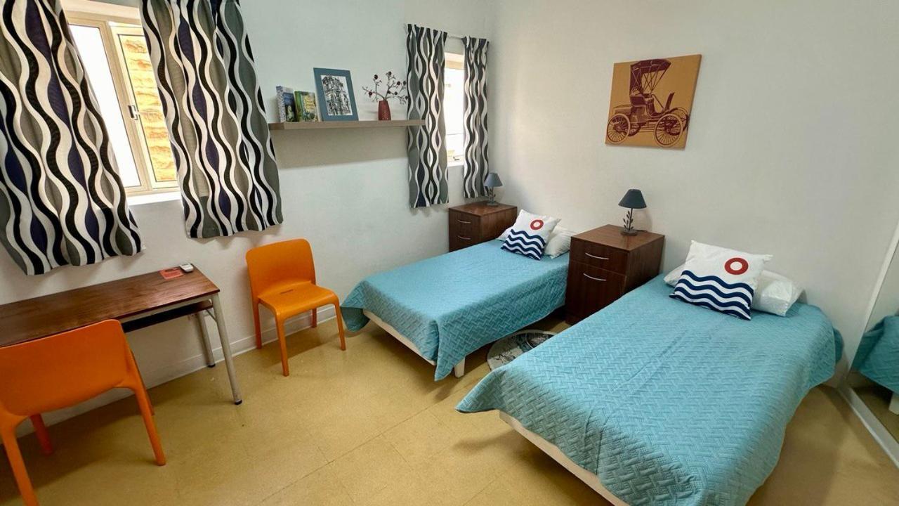 Malta Crown Guesthouse Saint Julian's Екстериор снимка